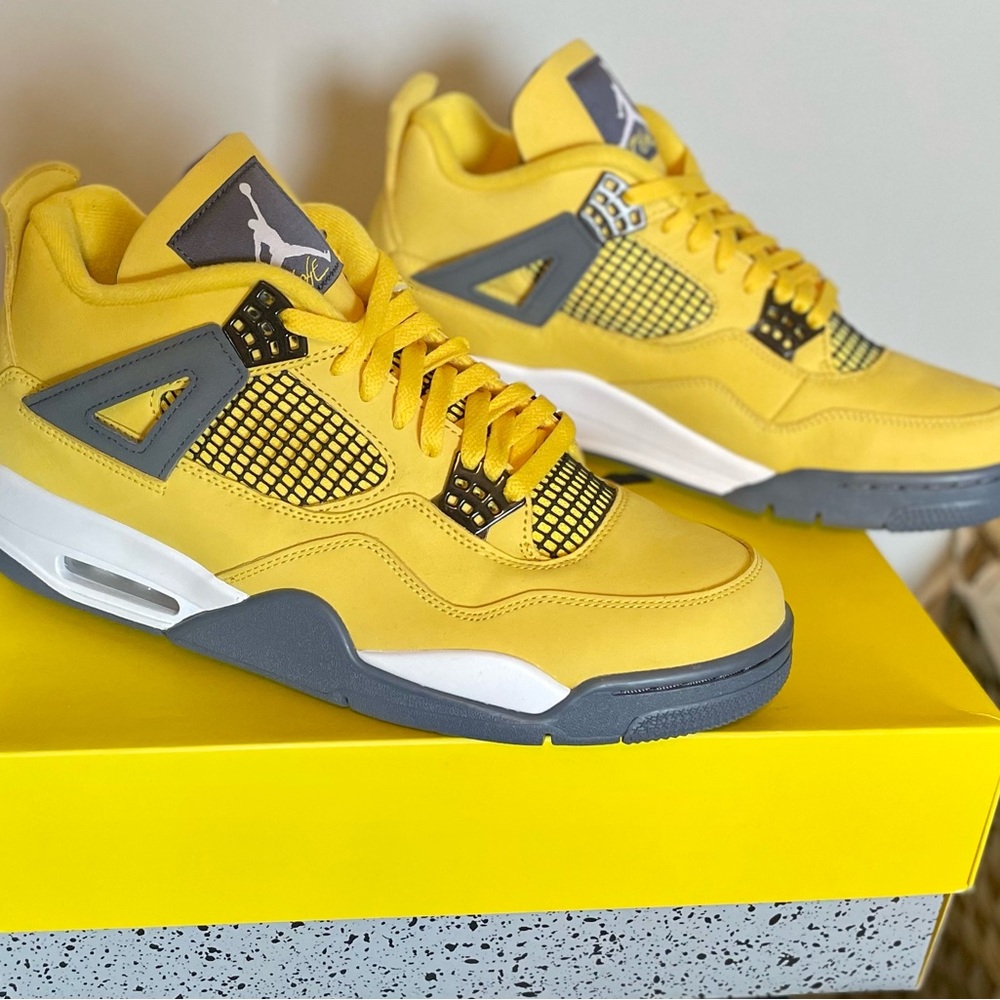 Mens. Air Jordan Retro 4s, lightenings, never been worn, mint Condition, - Picture 3 of 13